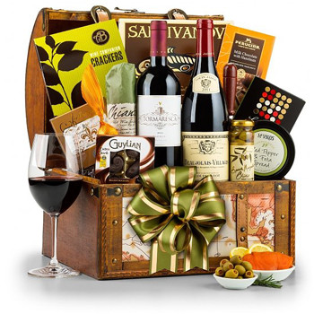 Around The World Wine and Gourmet Travellers Chest