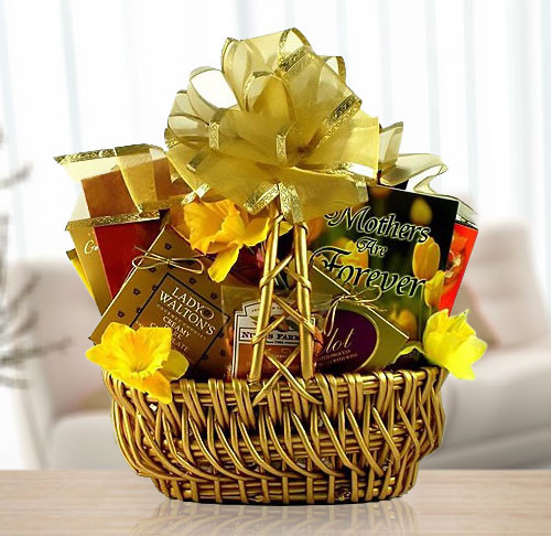 Your Mom's Favorite Cookies Golden Gift Basket